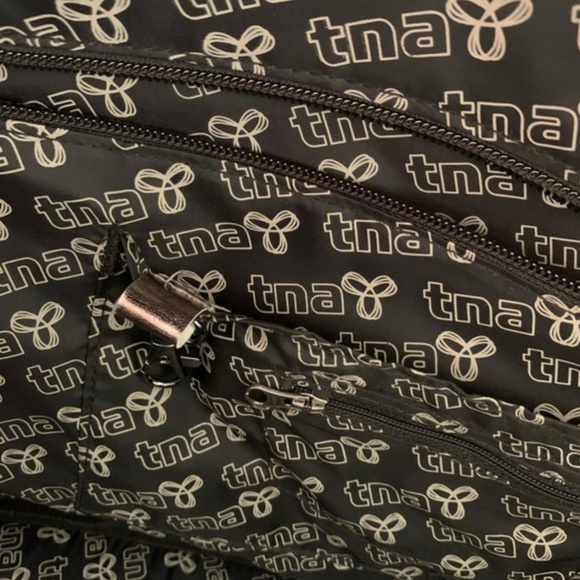 Metallic Aritzia TNA vintage bag - Picture 5 of 14